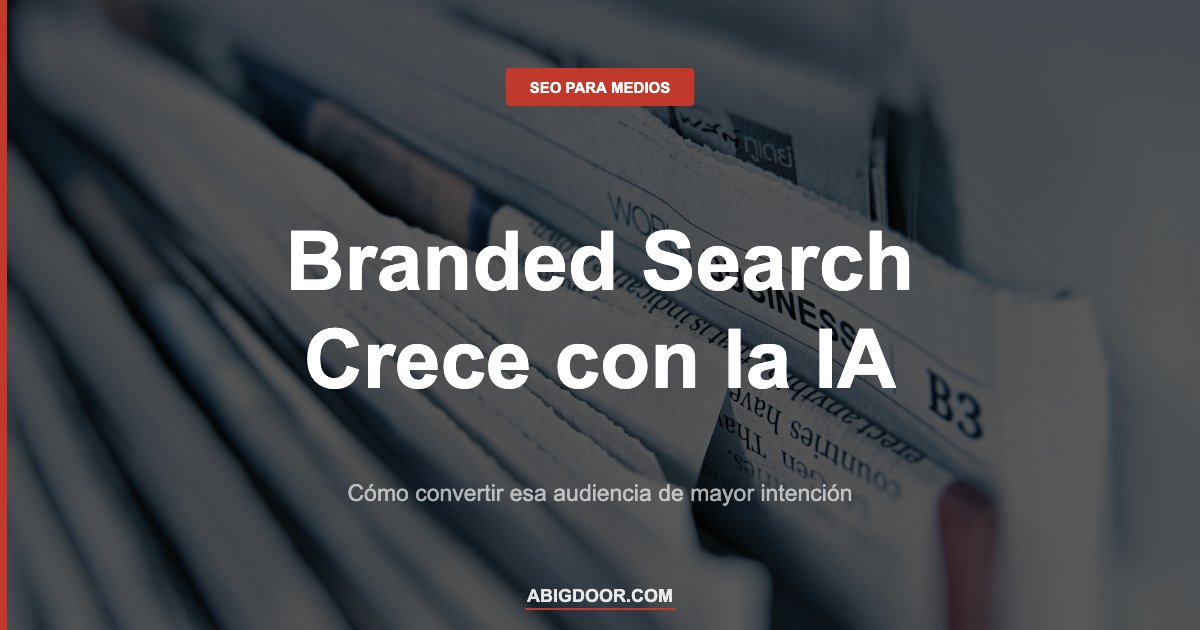 Redacción digital representando el crecimiento del branded search en medios mientras la IA reduce el tráfico informacional