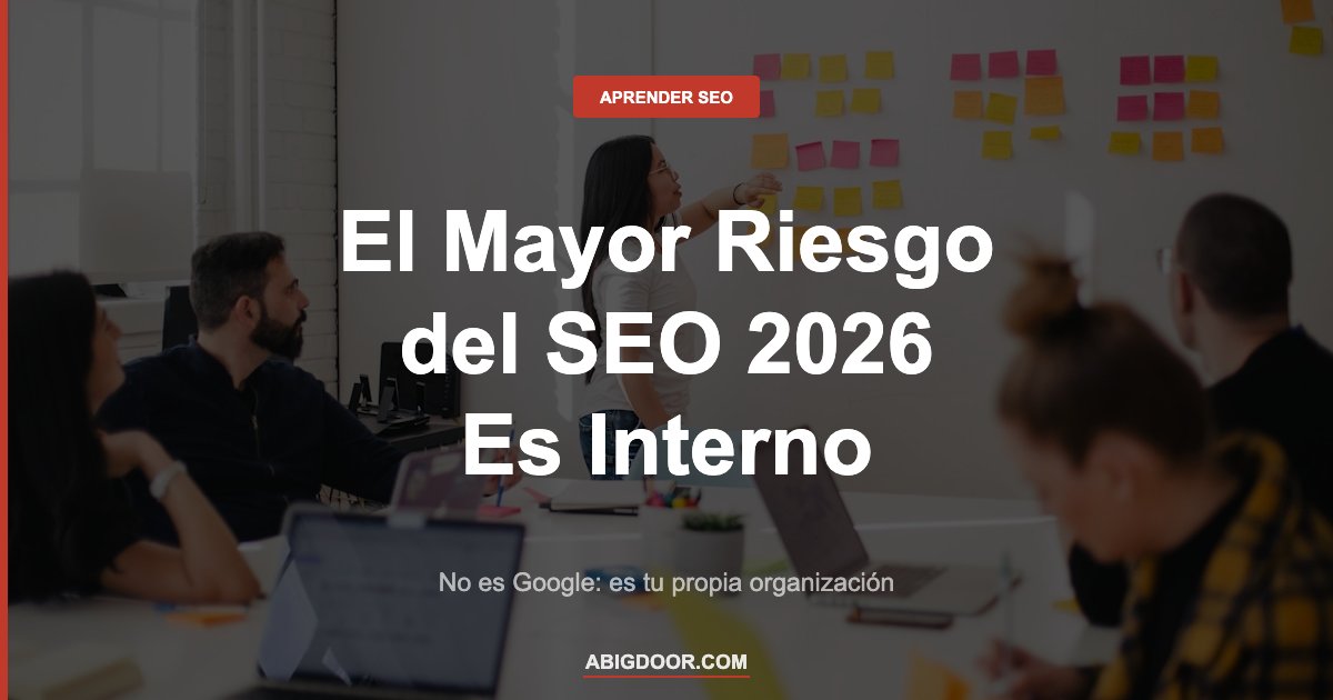 Equipo en reunión representando los riesgos organizacionales que destruyen las estrategias SEO en 2026